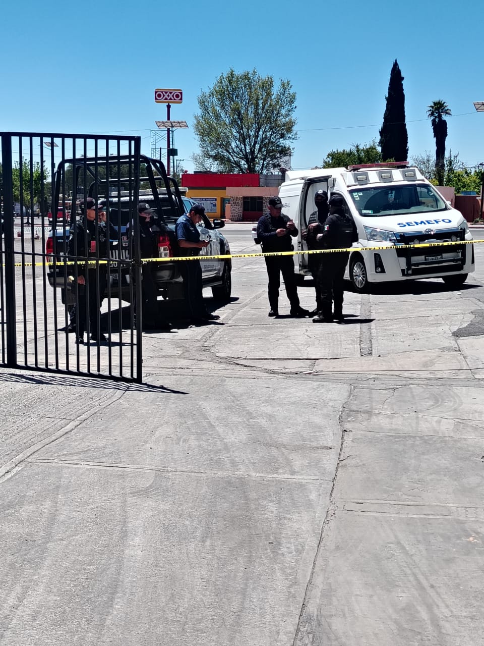 Abandonan feto en contenedor de basura en El Carmen Tequexquitla