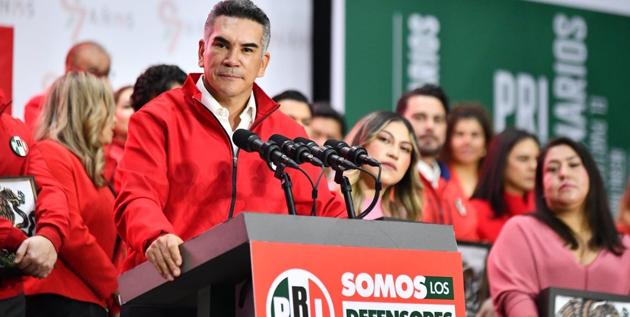 Dirigentes del PRI durante un posicionamiento político.