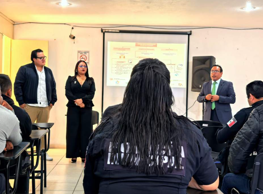 Policías municipales durante una jornada de capacitación en Tlaxcala.