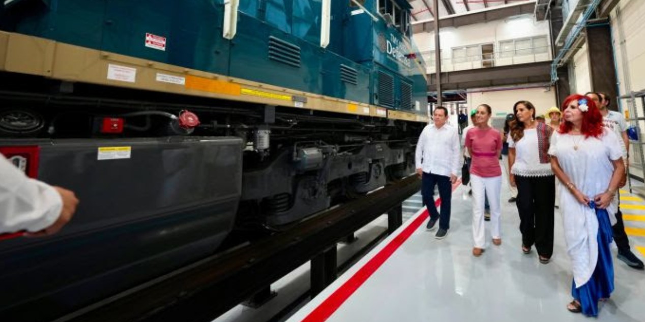 Claudia Sheinbaum supervisa obras del Tren Maya de carga en Puerto Morelos.