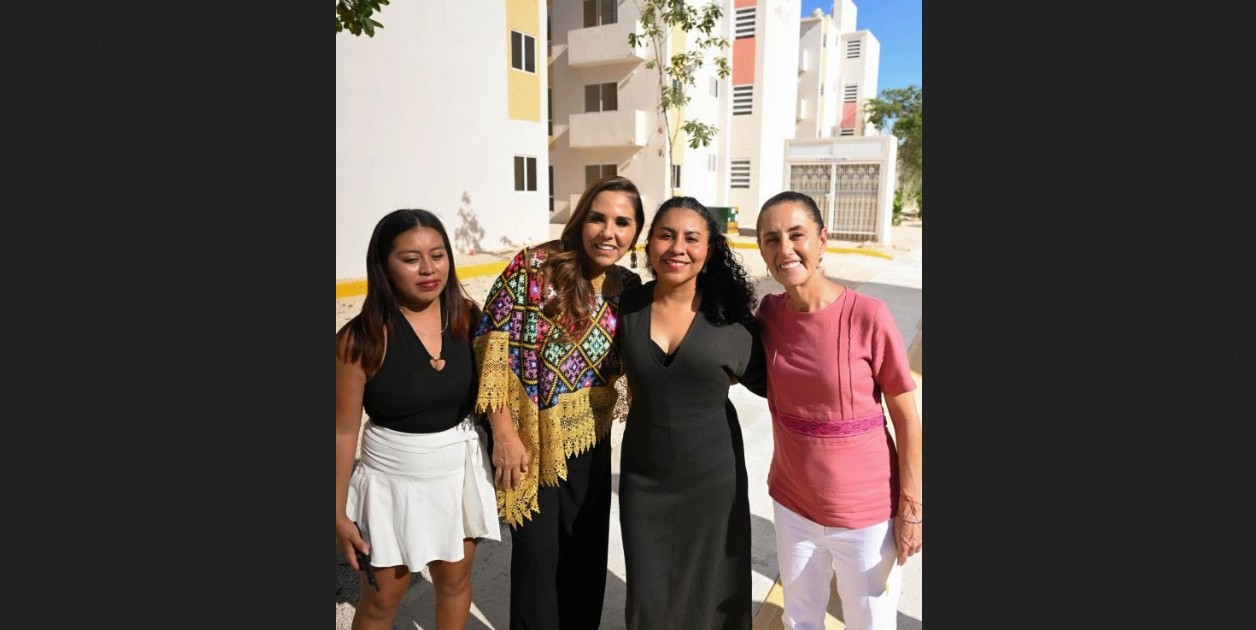 Claudia Sheinbaum entrega viviendas a familias en Cancún.