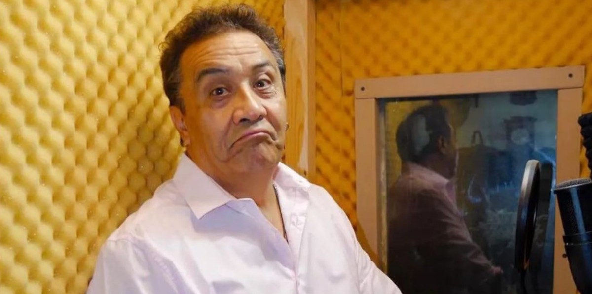 Alfonso Obregón durante una entrevista de doblaje