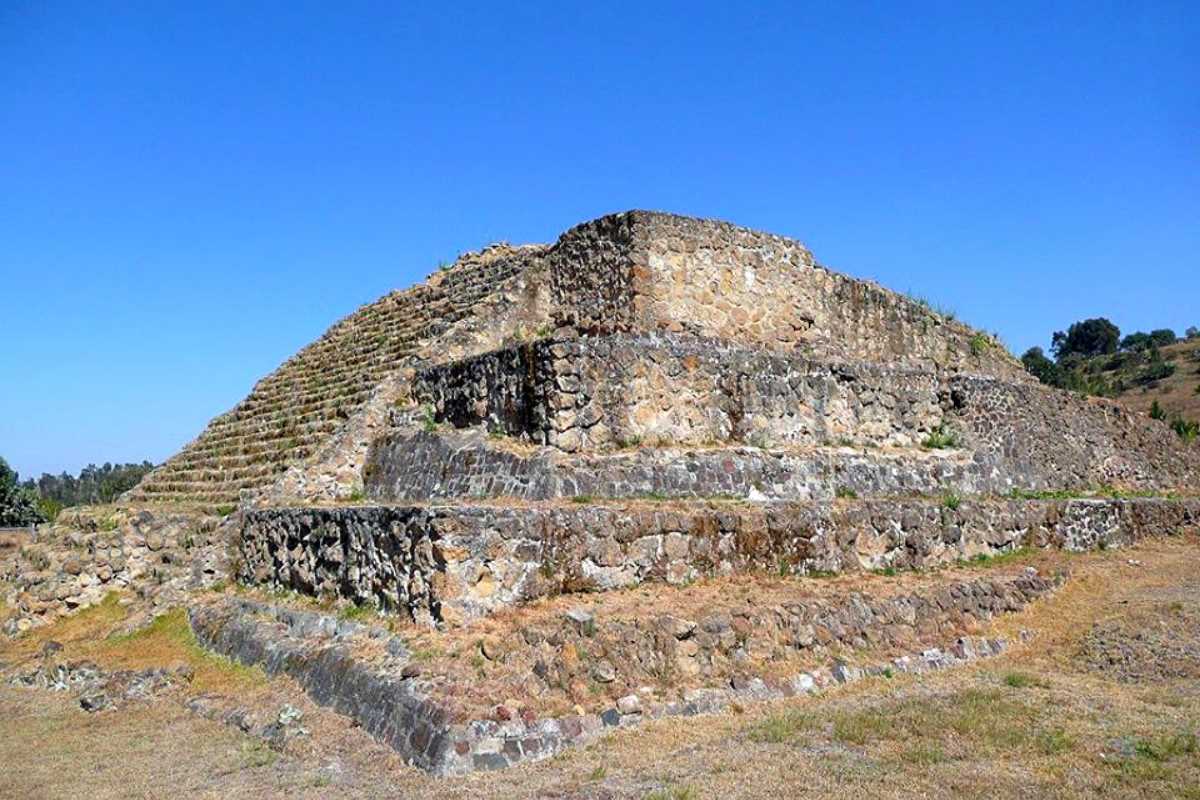 Elementos de la Guardia Nacional en una zona arqueológica de Tlaxcala.