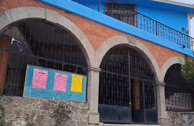 Plaza principal de San Miguel del Milagro durante conflicto comunitario.