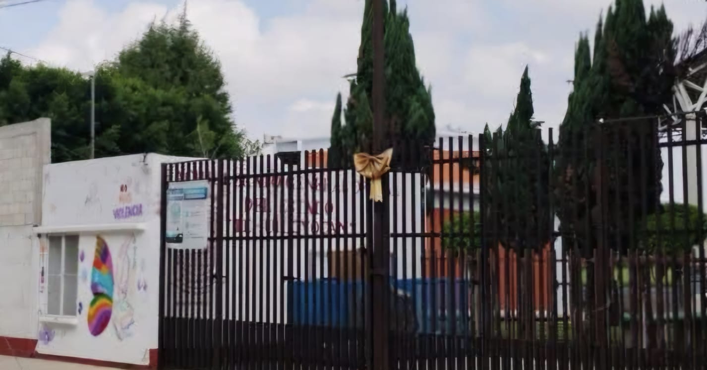 Delincuentes saquean equipo tecnológico de bachillerato en San Luis Tehuiloyocan