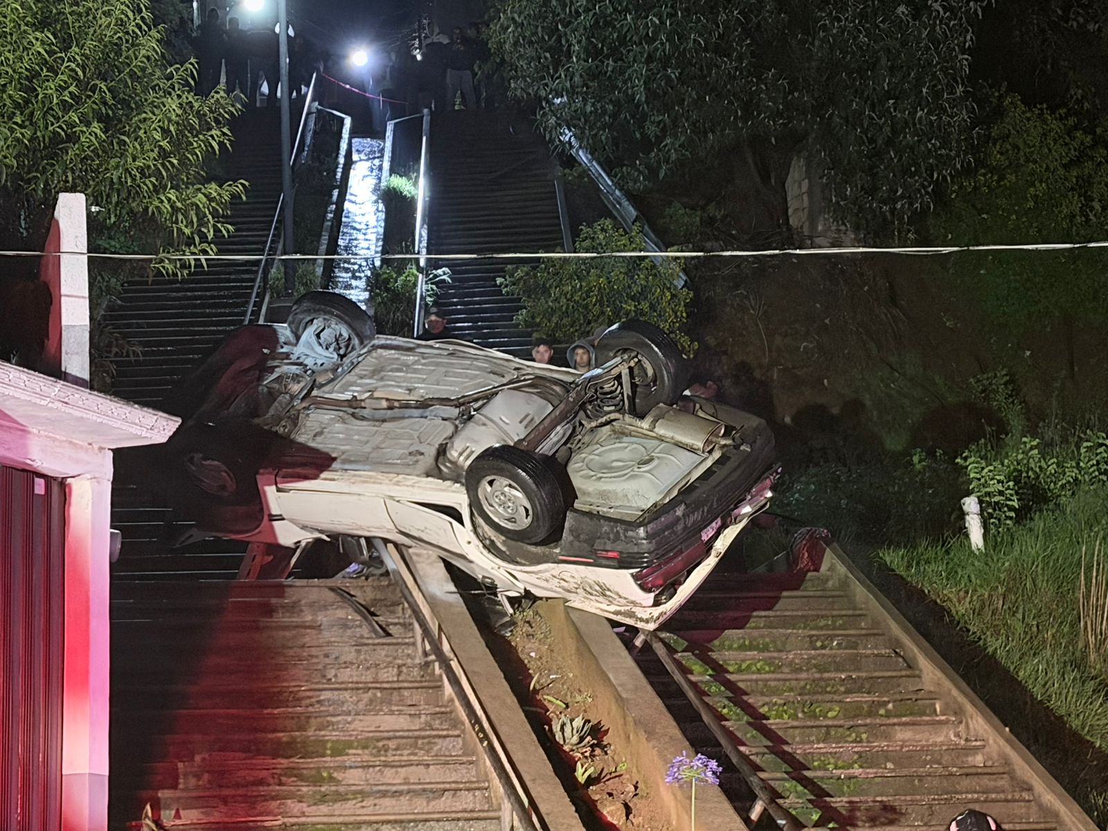 Muere prensado tras brutal volcadura en Emiliano Zapata