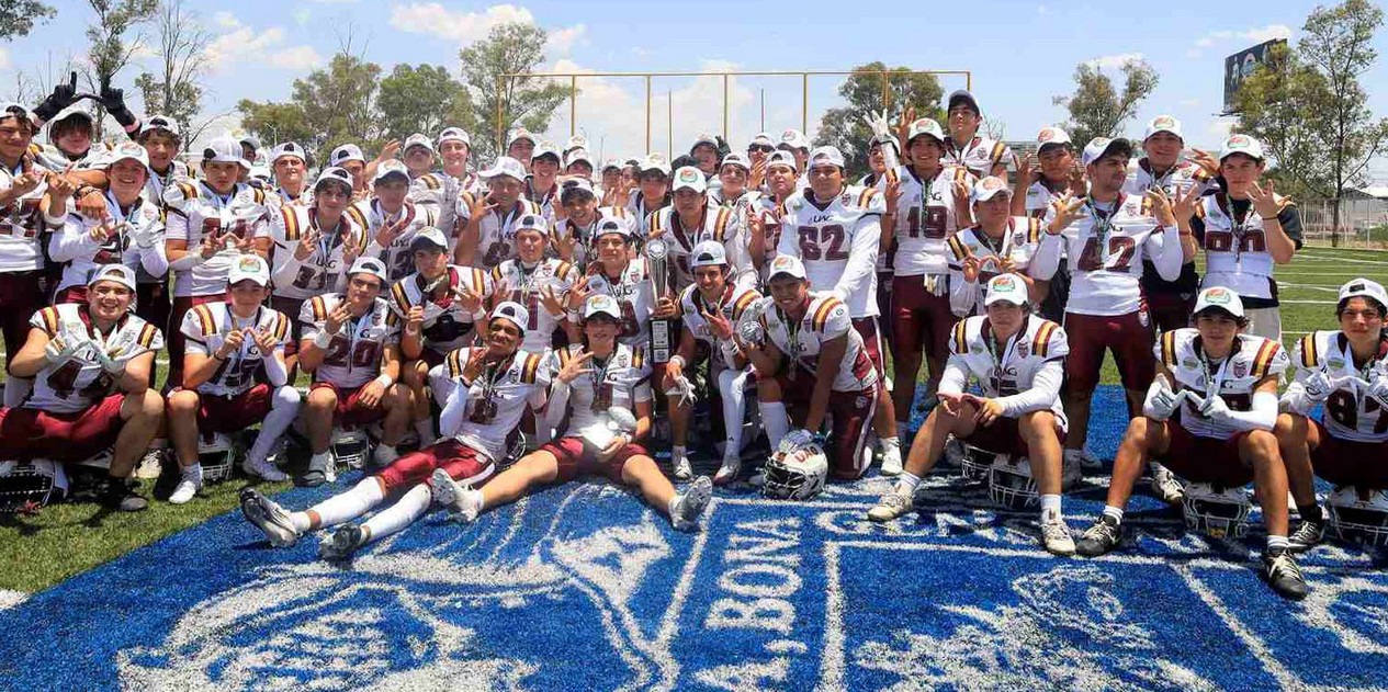 Jugadores de Tecos celebran el campeonato juvenil de FADEMAC.