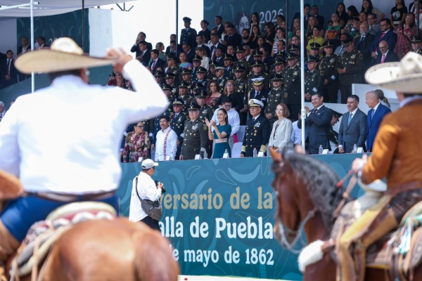 "Quienes piensen que la presidenta se arrodilla serán derrotados", declara Claudia Sheinbaum desde Puebla