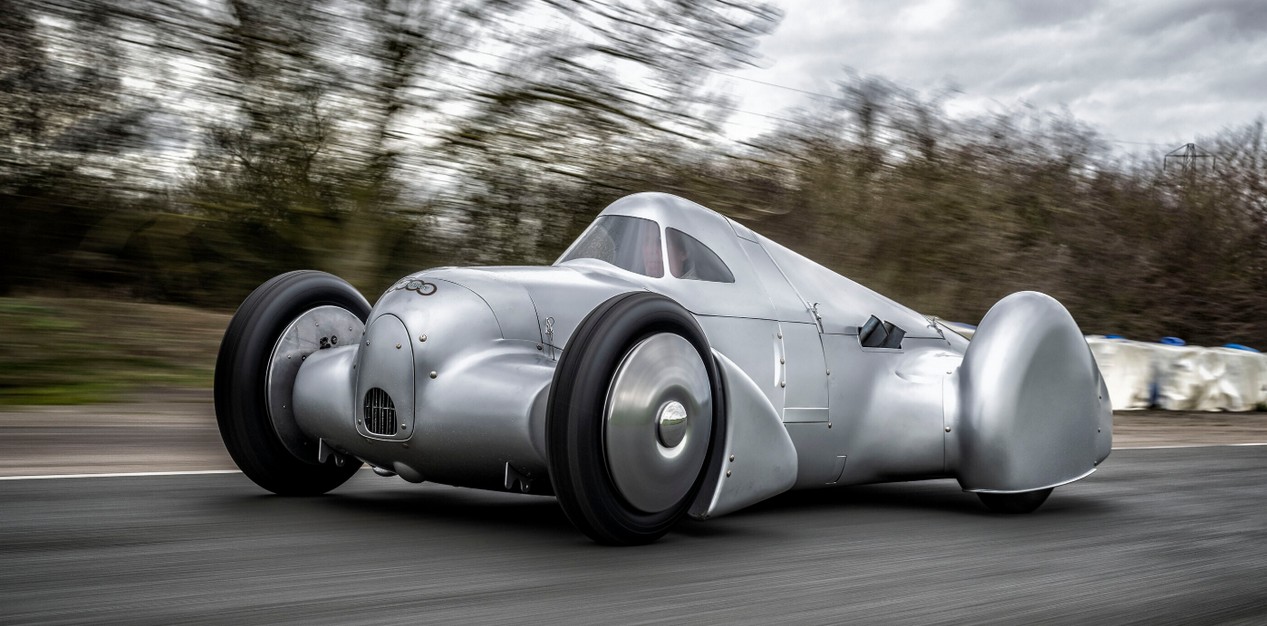 Auto Union Lucca plateado durante exhibición histórica de Audi