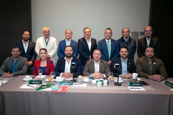 Advierten empresarios riesgos en inversiones para Puebla por situación actual de Volkswagen