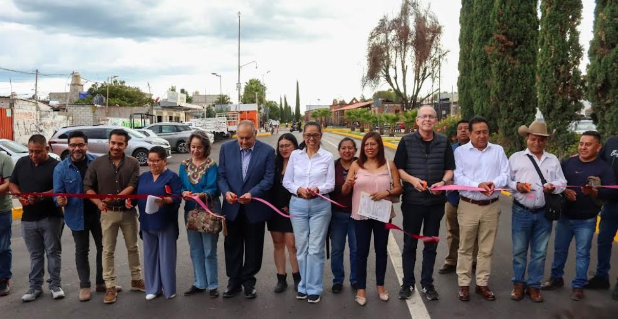Ariadna Ayala durante la rehabilitación del bulevar Ferrocarriles