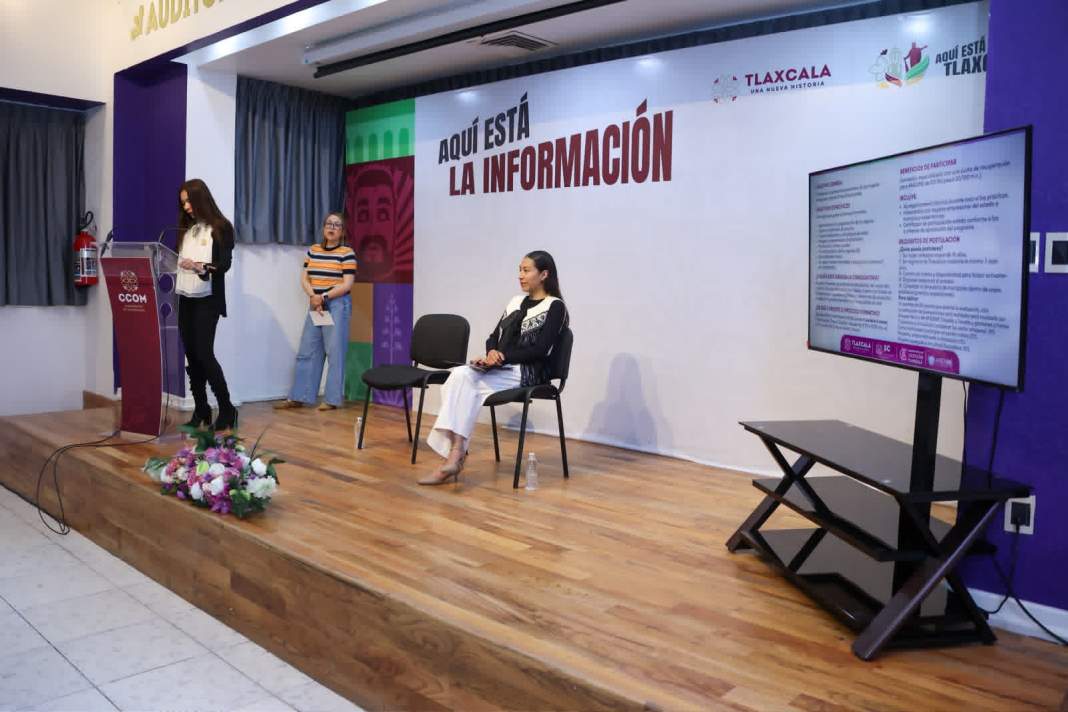 Mujeres artesanas de Tlaxcala durante capacitación
