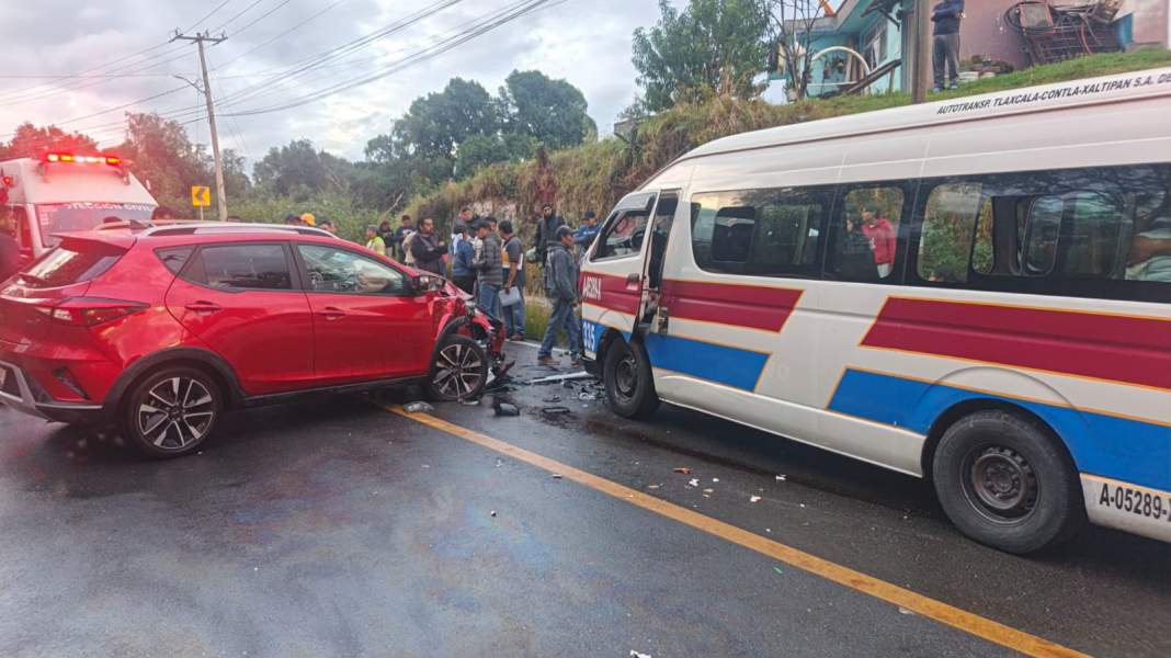 Combi de peregrinos involucrada en accidente carretero