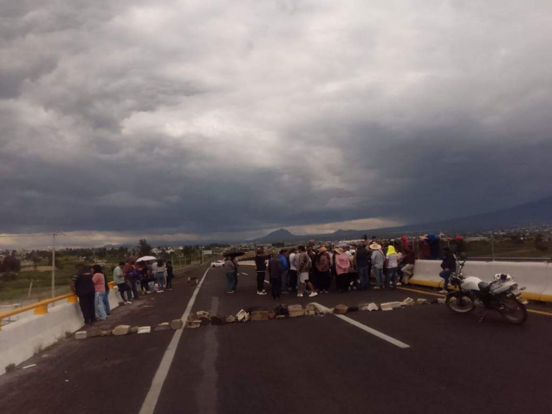 Pobladores de Acuitlapilco regresan a bloqueo por falta de agua