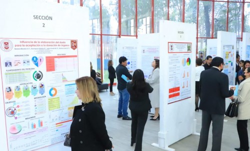 Presentan estudiantes de la UATX carteles de proyectos de investigación