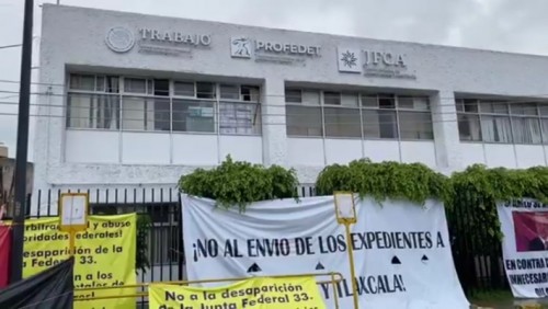 Cumplen un mes protestas contra cierre de Junta de Conciliación en Puebla