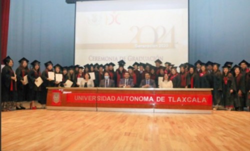 Graduó UATX a profesionistas en el área del desarrollo humano