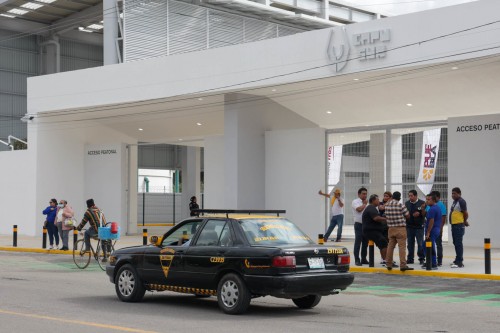 Alcalde de Puebla colabora con el Gobierno estatal para regular taxis en la Central Camionera del Sur