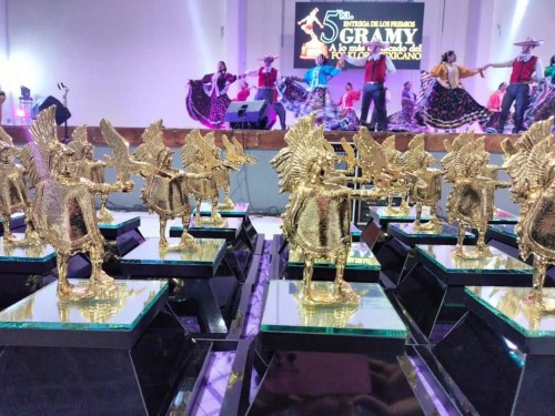 Danzantes de folklore denuncian fraude en entrega de premios Gramy