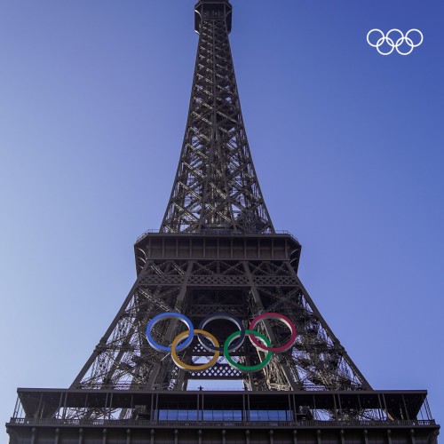 Torre Eiffel fue decorada con los aros olímpicos a 50 días de París 2024