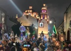 Por: Lula Pineda Faroles iluminan San Pedro Cholula en vísperas de la celebración de la Virgen de los Remedios