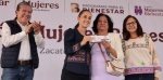 Foto: Cortesía Claudia Sheinbaum durante la entrega de tarjetas de la Pensión Mujeres Bienestar en Zacatecas.