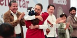 Foto: Cortesía Claudia Sheinbaum entrega apoyos educativos a estudiantes en Zacatecas.