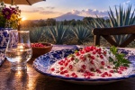 Foto: Cortesía Atlixco lleva el chile en nogada a una nueva mesa: ahora el mezcal también forma parte de la experiencia