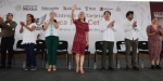 Foto: Cortesía Claudia Sheinbaum entrega tarjetas de apoyo educativo a estudiantes en Colima.