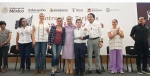 Foto: Cortesía Claudia Sheinbaum junto a la familia del pato Merlín en Palacio Nacional durante conferencia