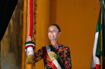 Foto: Cortesía Claudia Sheinbaum con atuendo bordado en el Grito de Independencia.